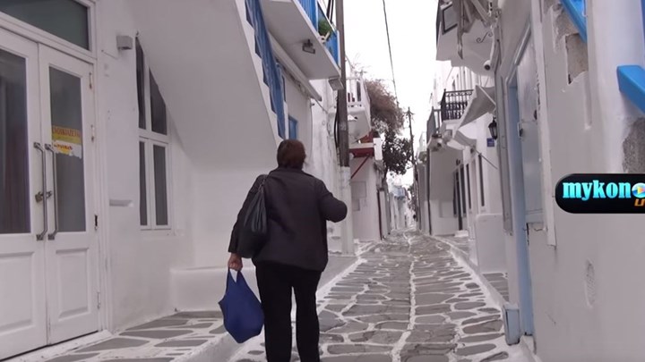 Η κρίση “χτύπησε” και τη Μύκονο – Ξενοίκιαστα μαγαζιά στον πιο εμπορικό δρόμο του νησιού – ΒΙΝΤΕΟ