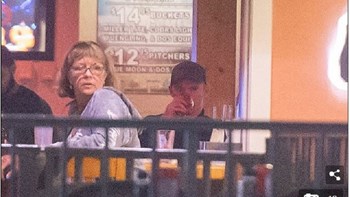 Νέο σκάνδαλο για τον Ρούνεϊ – Η μπαργούμαν που έκανε έξαλλη τη σύζυγό του – ΦΩΤΟ