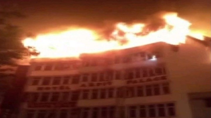 Στους 17 οι νεκροί από τη φωτιά σε ξενοδοχείο στο Νέο Δελχί