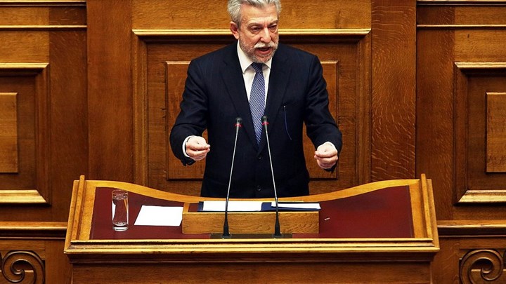«Βόμβες» Κοντονή κατά ΣΥΡΙΖΑ: Η παρούσα Βουλή δεν δεσμεύει την επόμενη ως προς την κατεύθυνση των υπό αναθεώρηση άρθρων