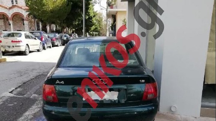 Πάρκαρε στη στροφή και πάνω στο πεζοδρόμιο – ΦΩΤΟ αναγνώστη