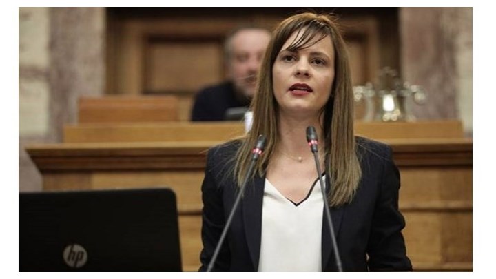 Αχτσιόγλου: Πώς θα ελέγξουμε αν οι επιχειρήσεις αύξησαν τον κατώτατο μισθό