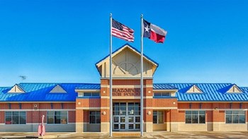 Καθηγήτρια έκανε σεξ με τον 15χρονο μαθητή της μέσα στη σχολική αίθουσα – Την “πρόδωσαν” τα τατουάζ – ΦΩΤΟ