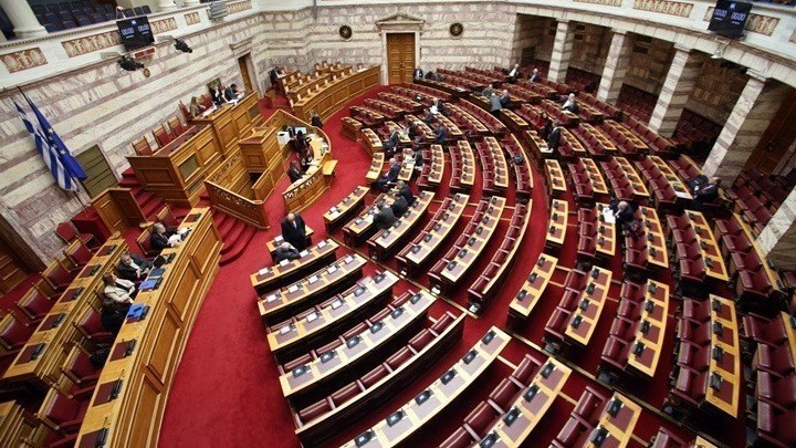 Ανατροπή: Πέρασε τελικά η πρόταση του ΣΥΡΙΖΑ για τη θρησκευτική ουδετερότητα
