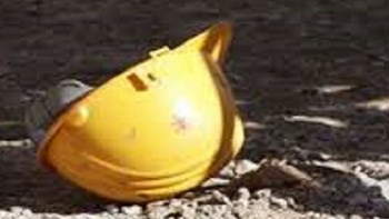 Νεκρός εργάτης στα Οινόφυτα – Καταπλακώθηκε από ράβδους αλουμινίου