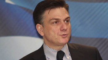 Τα tweets του Μωραΐτη κατά της κυβέρνησης ΣΥΡΙΖΑ-ΑΝΕΛ