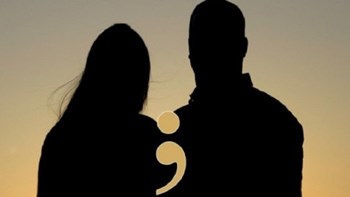 Διάσημη τραγουδίστρια αρραβωνιάστηκε ηθοποιό του Χόλιγουντ – Δείτε το εντυπωσιακό δαχτυλίδι – ΦΩΤΟ