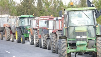 Αποχωρούν οι αγρότες από το μπλόκο της Νίκαιας