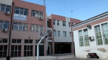 Τρεις νεαροί προσπάθησαν να κλέψουν αλεξικέραυνο από σχολείο