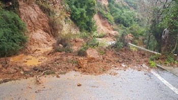Επίσκεψη Σταθάκη και Πολάκη στις πληγείσες περιοχές στα Χανιά