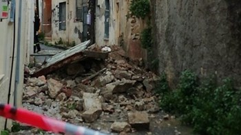 Κατέρρευσε εγκαταλελειμμένο κτίριο και στο Ηράκλειο – ΦΩΤΟ