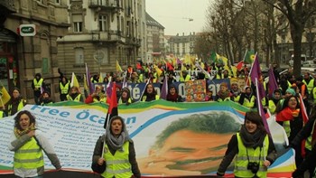 Χιλιάδες Κούρδοι διαδήλωσαν στο Στρασβούργο για την απελευθέρωση του Οτσαλάν