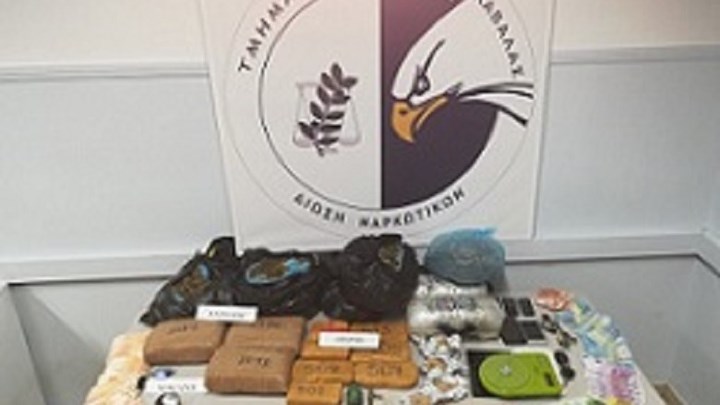 Αστυνομικός σκύλος “συνέλαβε” διακινητές ναρκωτικών