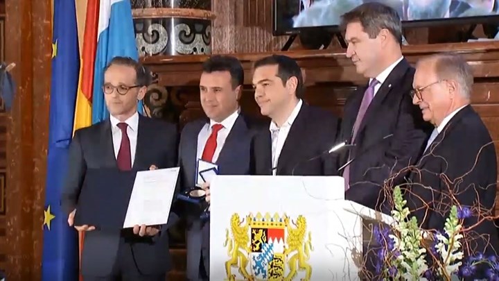 Βραβεύτηκαν Τσίπρας – Ζάεφ για την προσφορά τους στην διεθνή ειρήνη – Τι δήλωσε ο Πρωθυπουργός – ΒΙΝΤΕΟ