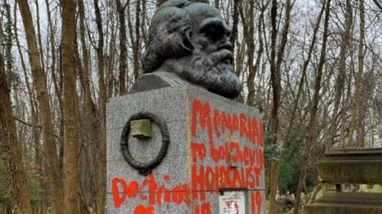 Βεβήλωσαν ξανά τον τάφο του Καρλ Μαρξ στο Λονδίνο – ΦΩΤΟ