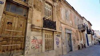 Τι σχεδιάζει το υπουργείο Περιβάλλοντος για τα εγκαταλελειμμένα κτίρια στην Αθήνα