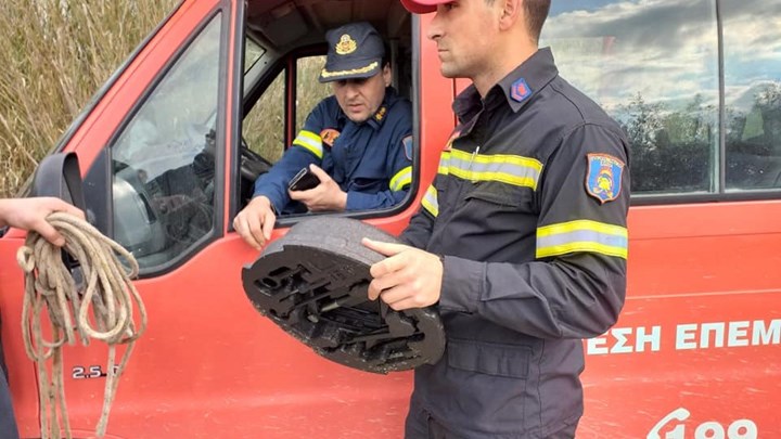 Αυτό είναι το εξάρτημα που ανήκει στο ΙΧ στο οποίο επέβαιναν οι τέσσερις αγνοούμενοι στη Μεσαρά – ΦΩΤΟ