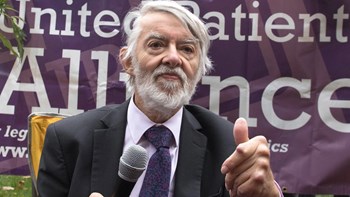 Έφυγε από τη ζωή το ιστορικό στέλεχος των Εργατικών, Πολ Φλιν