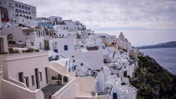 Έρευνες του Λιμενικού στην Καλντέρα της Σαντορίνης – ΙΧ έπεσε σε βράχια στο Ημεροβίγλι