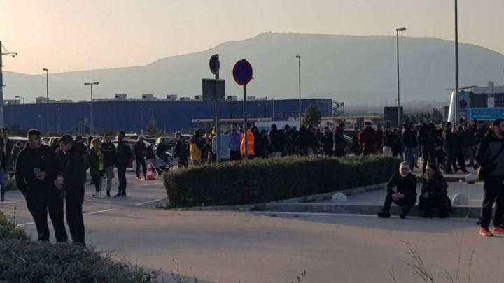 Προσγειώθηκε η παγκόσμια… ΑΕΚ – Υποδοχή από 200 οπαδούς – ΦΩΤΟ