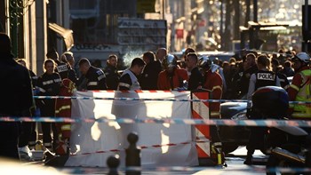 Συναγερμός στη Μασσαλία – Αστυνομικοί πυροβόλησαν άνδρα που μαχαίρωσε τουλάχιστον 4 άτομα – ΒΙΝΤΕΟ