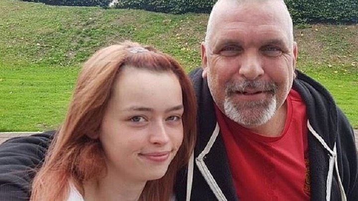 Παράτησε τη γυναίκα του για τη 16χρονη μπέιμπι σίτερ – ΦΩΤΟ