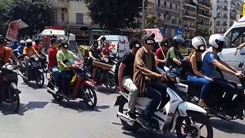 Συνθήκες εργασιακού μεσαίωνα καταγγέλλουν οι διανομείς: Η κυβέρνηση μας επιφυλάσσει ένα φέρετρο κάθε μήνα