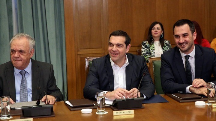 Τσίπρας προς υπουργούς: Μην παρασύρεστε σε διαμάχες που επιλέγει ο αντίπαλος για να θολώσει τα νερά – Πυρά κατά Στουρνάρα – ΒΙΝΤΕΟ