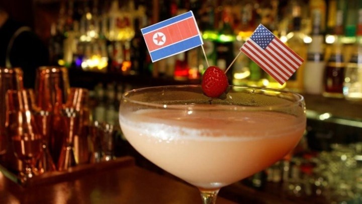 Tα μπαρ στο Ανόι σερβίρουν “μπίρα Κιμ Γιονγκ” και κοκτέιλ “Peace Negroniations”