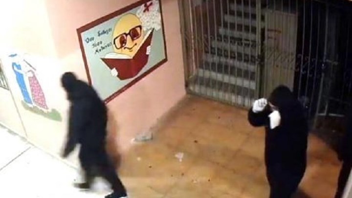 Άγνωστοι βανδάλισαν δημοτικό σχολείο στο Νέο Σούλι Πατρών – Τι κατέγραψε η κάμερα ασφαλείας – ΒΙΝΤΕΟ