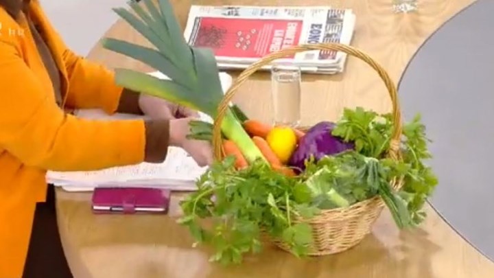 Η Μεγαλοοικονόμου έκανε δώρο στον Γιακουμάτο… ζαρζαβατικά – Η απάντηση του βουλευτή της ΝΔ – ΒΙΝΤΕΟ