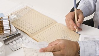 Αλαλούμ με την… αναβίωση των βιβλιαρίων – Η εγκύκλιος του ΕΟΠΥΥ που προκάλεσε σύγχυση