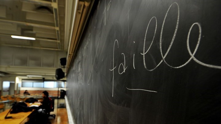 Δάσκαλος αποκάλεσε μαθητή του «πίθηκο» και απολύθηκε