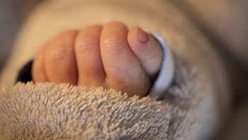 Τι έδειξε η ιατροδικαστική εξέταση για τον θάνατο του βρέφους στον Τύρναβο