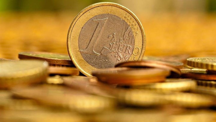 “Γροθιά στο στομάχι” η έρευνα του ΙΟΒΕ: Με το ζόρι τα βγάζει πέρα το 64% των Ελλήνων