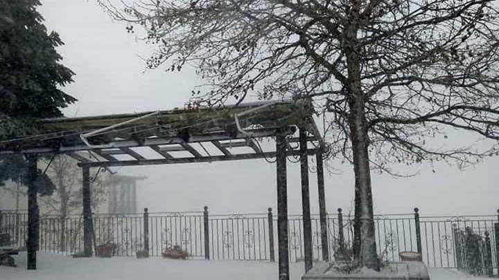 Πάνω από 20 εκατοστά το ύψος του χιονιού στη δυτική Θεσσαλία – ΦΩΤΟ