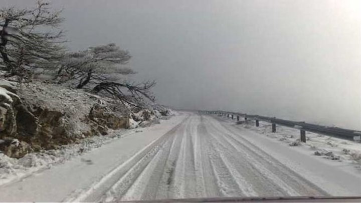 Έκλεισε και η περιφερειακή οδός Πεντέλης – Ν. Μάκρης λόγω χιονόπτωσης