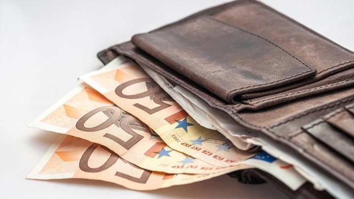 Βόλος: Γυναίκα παρέδωσε πορτοφόλι γεμάτο χρήματα που ανήκε σε ξένο αθλητή