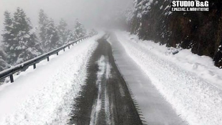Έντονη χιονόπτωση στα ορεινά της Αργολίδας – Ποιοι δρόμοι έχουν κλείσει στην Πελοπόννησο – ΦΩΤΟ