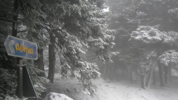 Συναγερμός στην Πάρνηθα για εγκλωβισμένες οικογένειες – ΤΩΡΑ