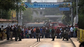 Το Πολεμικό Ναυτικό της Βενεζουέλας απείλησε να ανοίξει πυρ εναντίον πλοίου που μετέφερε ανθρωπιστική βοήθεια