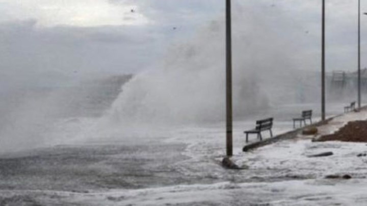 Μέχρι και 10 μποφόρ οι άνεμοι – Δεμένα τα πλοία στα λιμάνια