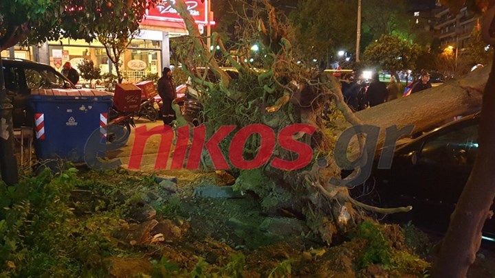 Προβλήματα στην Αττική από την κακοκαιρία – “Βροχή” οι κλήσεις στην Πυροσβεστική