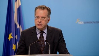 Κουμουτσάκος για το δημοσίευμα του BBC: Η κυβέρνηση θερίζει τώρα τις θύελλες που έσπειρε