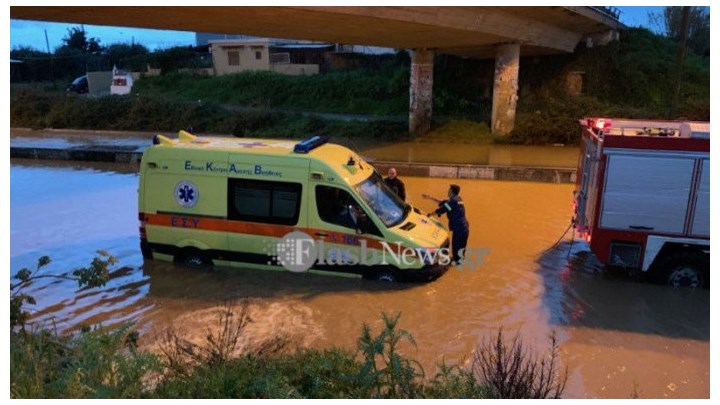 “Άνοιξαν οι ουρανοί” στα Χανιά – Η κακοκαιρία… καθήλωσε ασθενοφόρο – ΦΩΤΟ – ΒΙΝΤΕΟ