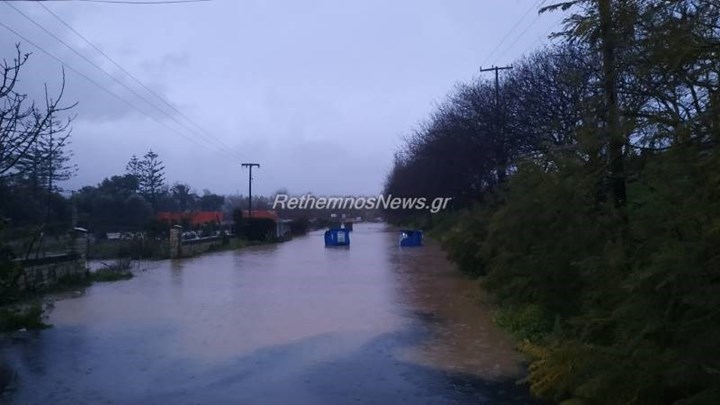 Εκκενώνεται ο Πλατανιάς Ρεθύμνου από φόβο υπερχείλισης του ποταμού – ΦΩΤΟ
