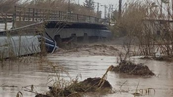 Πολάκης: Γέφυρες του στρατού στην Κρήτη για να αποκαταστήσουν τις συγκοινωνίες