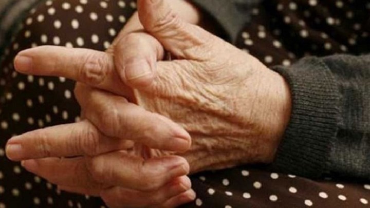 Συγκλονιστική μαρτυρία ηλικιωμένης: Οι κλέφτες μας κρατούσαν δύο ώρες – ΒΙΝΤΕΟ