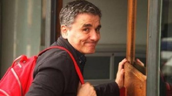 Τι απαντά ο Τσακαλώτος για την ξαφνική νυχτερινή σύσκεψη στο υπουργείο Οικονομικών