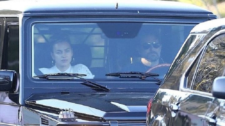 Η επόμενη ημέρα των Όσκαρ: Μουτρωμένη η Ιρίνα Σάικ μετά την “καυτή” εμφάνιση του Μπράντλεϊ Κούπερ με τη Lady Gaga – ΦΩΤΟ